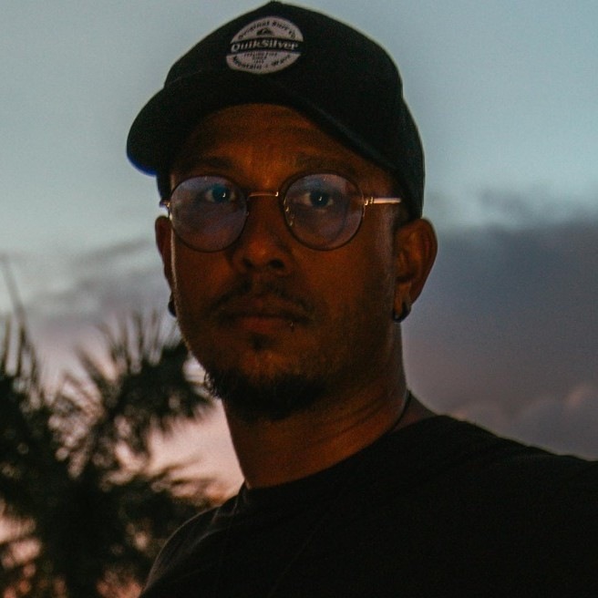 Featured artist portrait for iDeal Minded.
